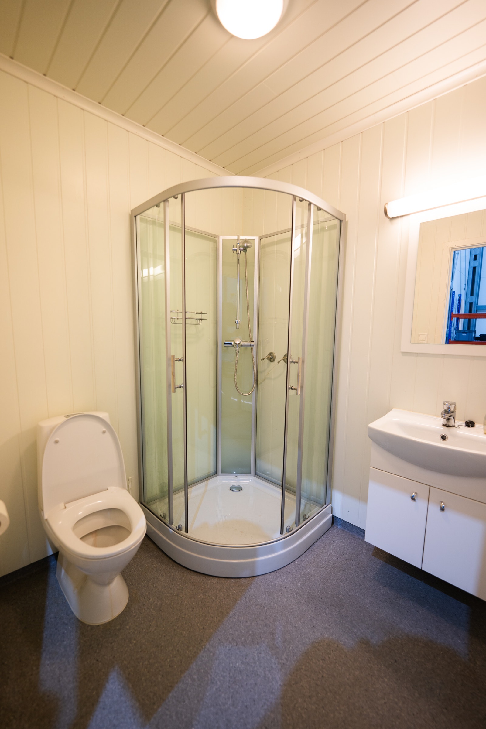 Toalett m/dusj Galleribilde