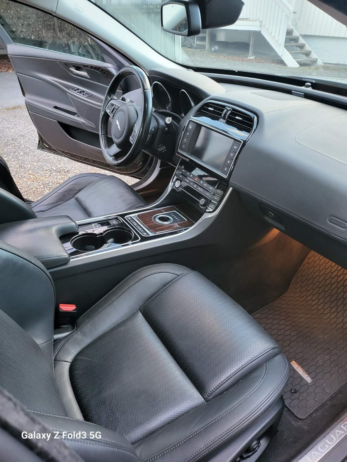 Jaguar XE Jaguar XE 163hk Skinn|Webasto|Kamera|Navi 3