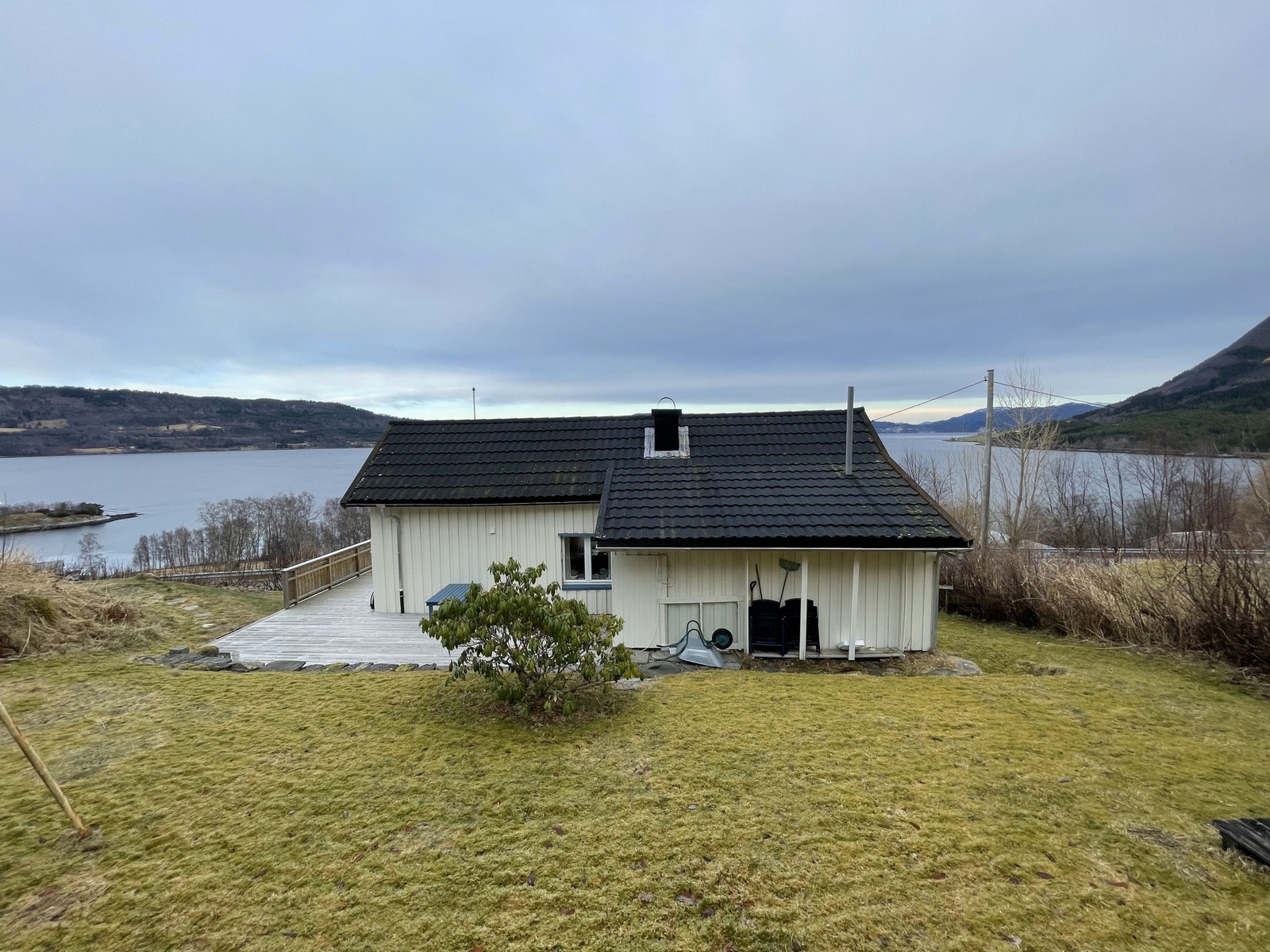 Flott utsikt mot fjorden, og solnedganger. Galleribilde