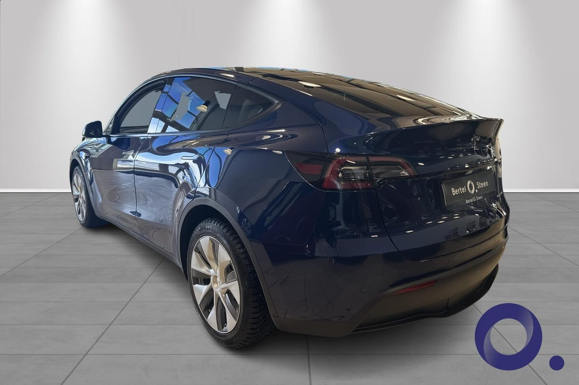 Tesla Model Y Long Range AWD 3