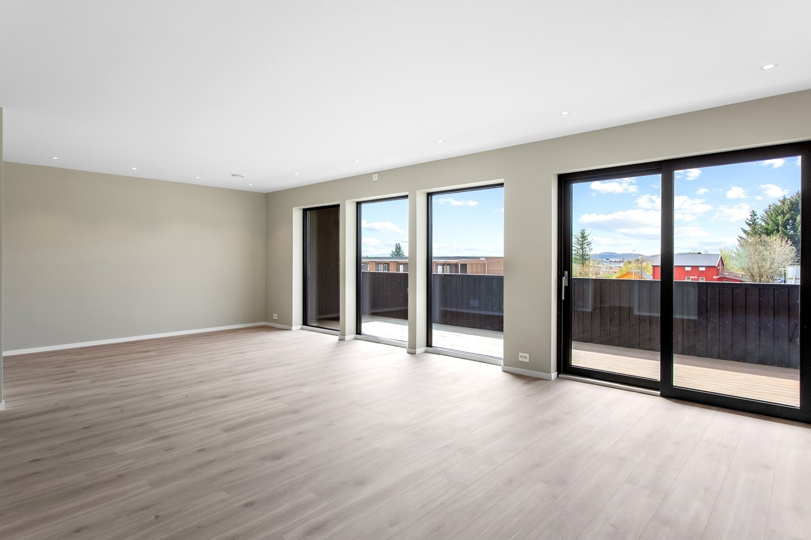 Legg merke til spot belysningen i taket Galleribilde