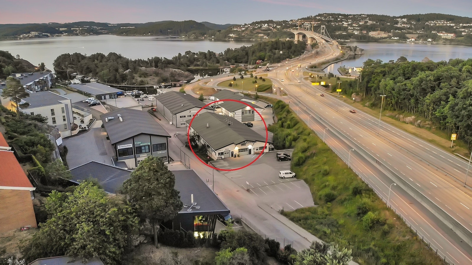 Oversiktsbilde over Narviga med Narviga 10 midt i bilde Galleribilde