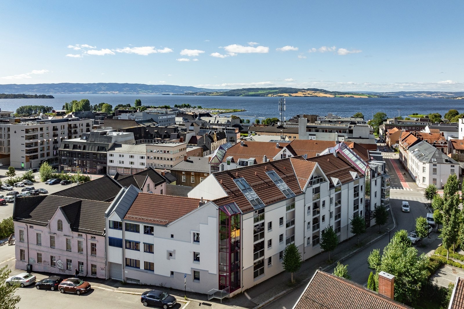 leiligheten ligger svært sentralt til i Hamar sentrum. Galleribilde