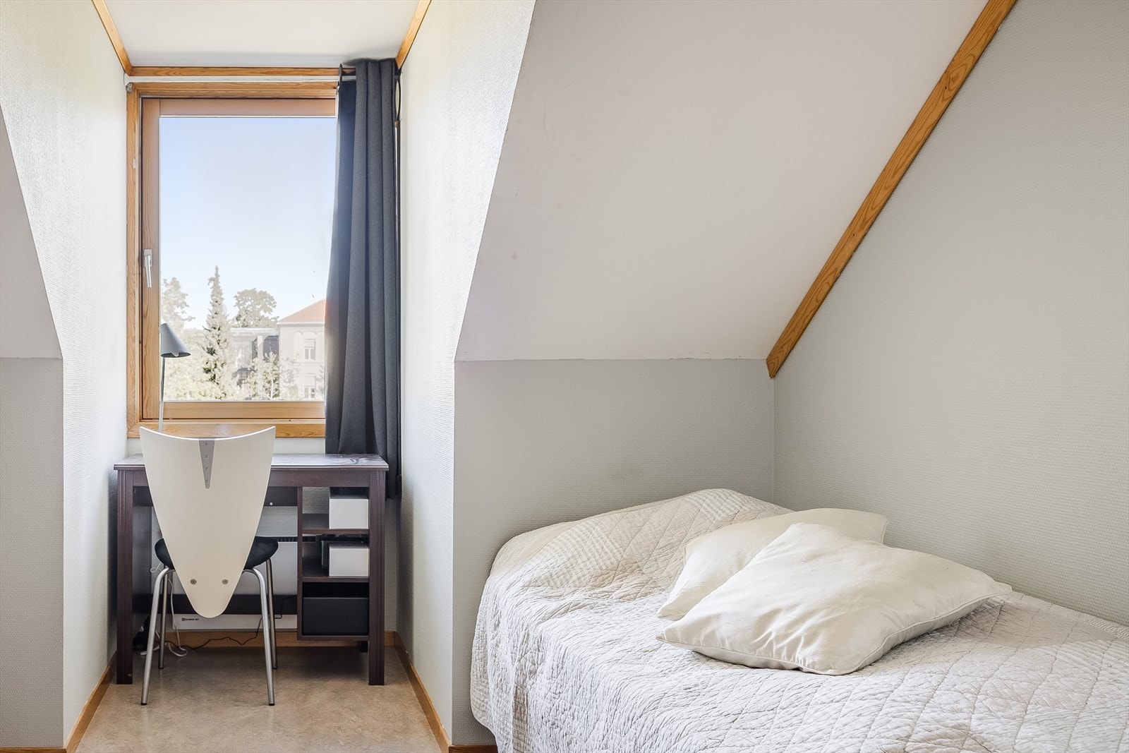 Det andre soverommet i boligen passer perfekt som gjesterom, kontor eller barnerom. Galleribilde