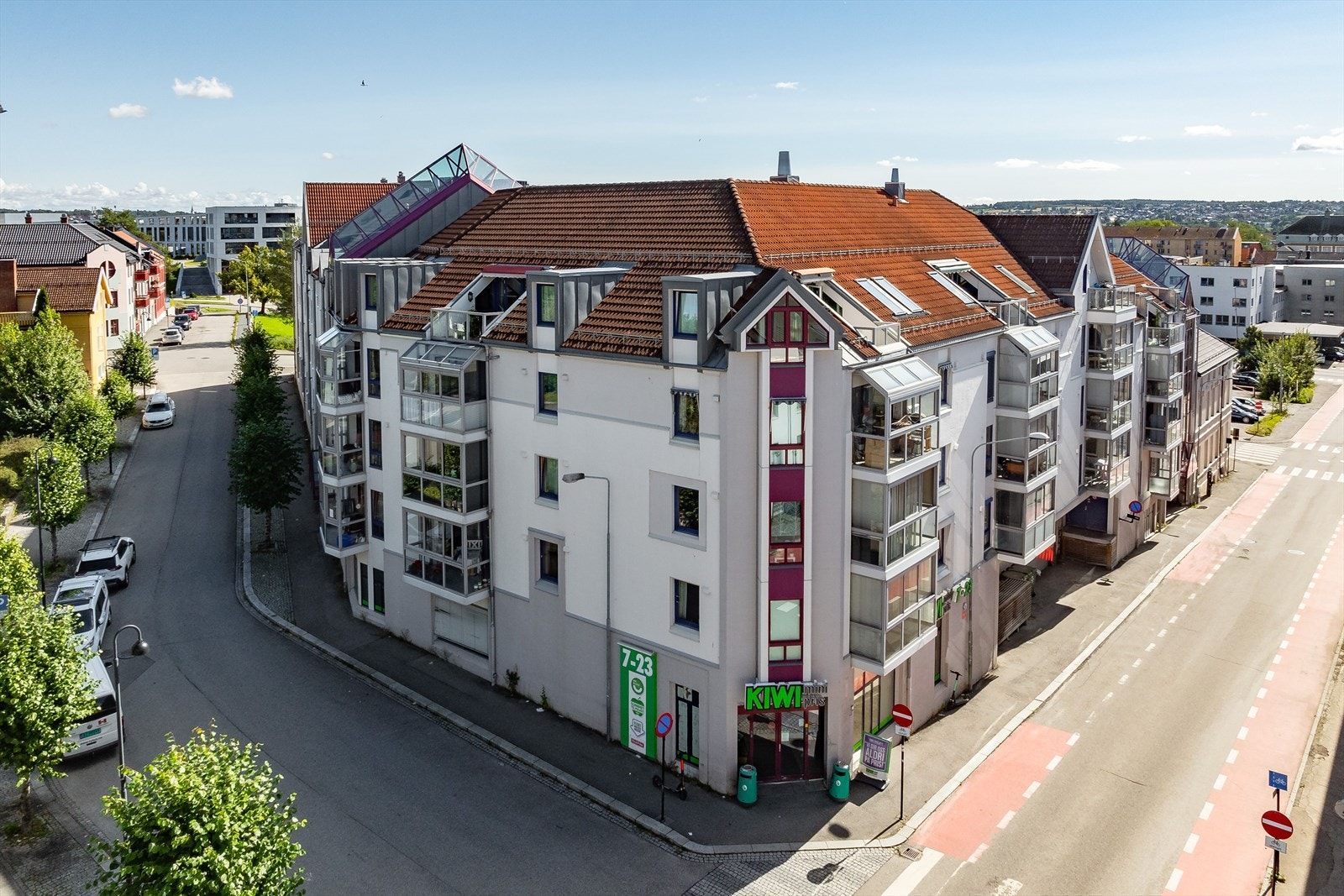 Leiligheten ligger svært sentralt til
i Hamar med CC Hamar kun et par minutter gange unna. Galleribilde
