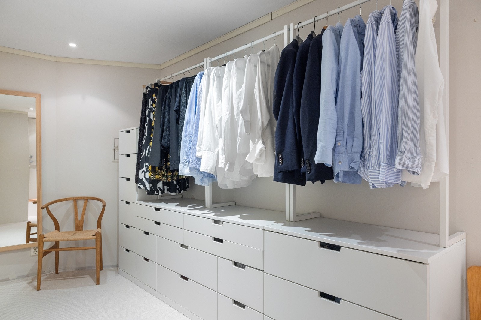 Underetasjen har en egen dør ut til bodareal, her disponerer boligen en stor bod på ca. 8 m², oppmålt av selger. Galleribilde