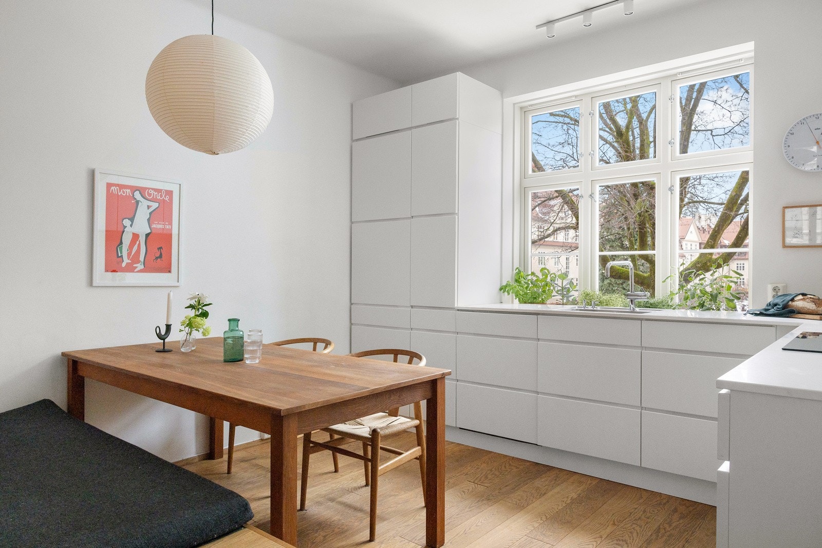 Moderne kjøkkeninnredning fra KVIK, oppgradert i 2018. Kjøkkenet er ca. 12 m². Galleribilde