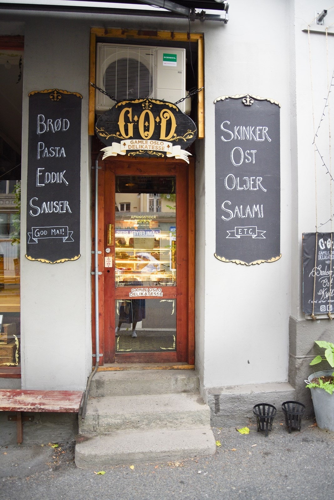 Lokale butikker med spennende utvalg av råvarer. Galleribilde