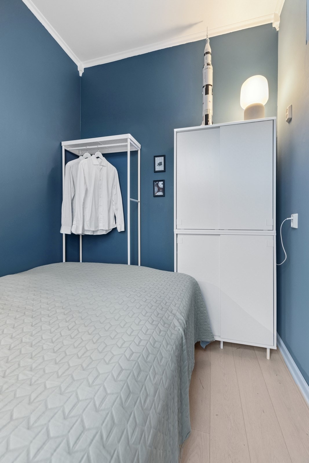 Takhøyden på ca. 3 meter gjør at det er mulig å bygge hems og få bedre utnyttelse av soverommet. Galleribilde