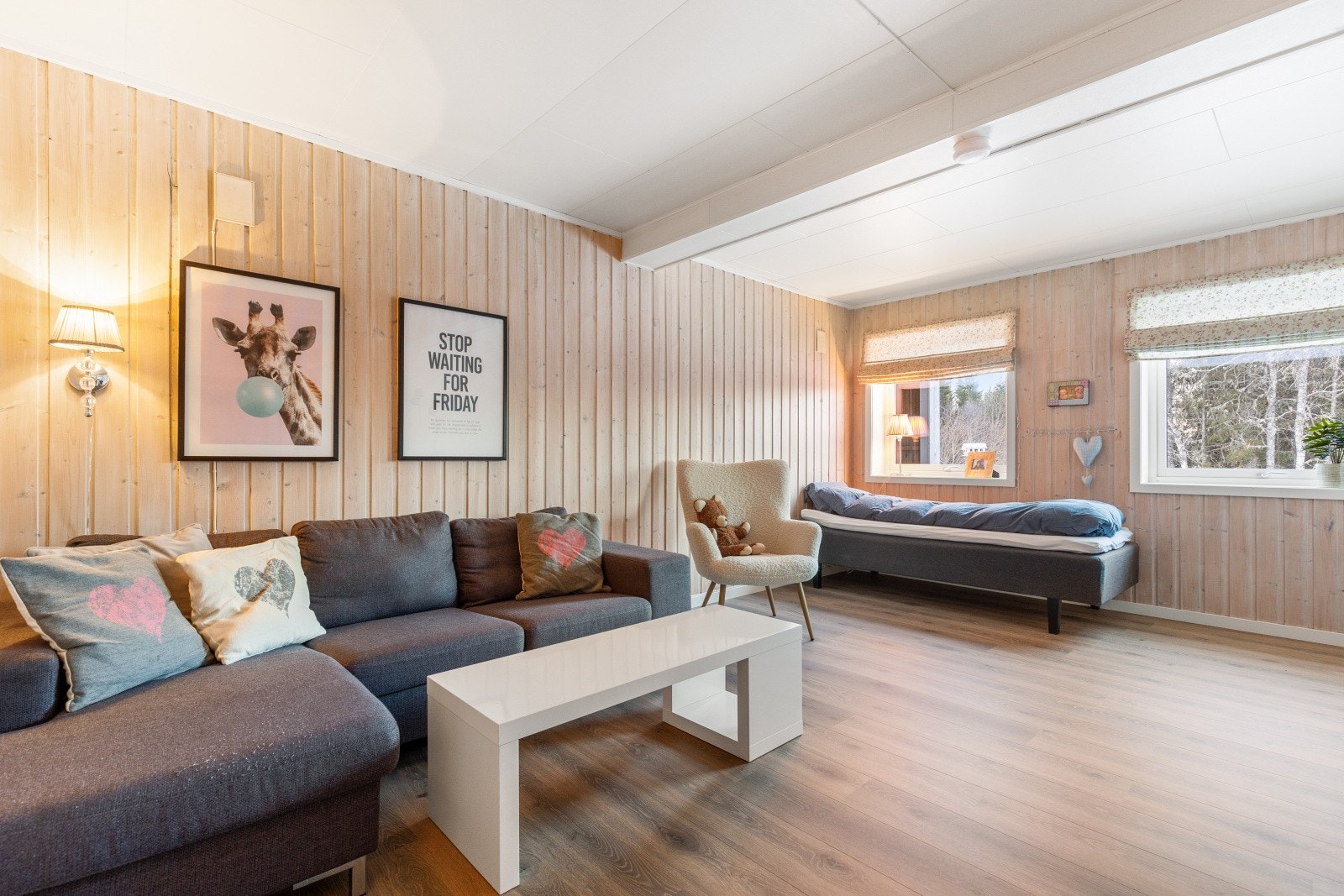 Her har du en hyggelig tv-stue med plass til sofagruppe med tilhørende møblement Galleribilde