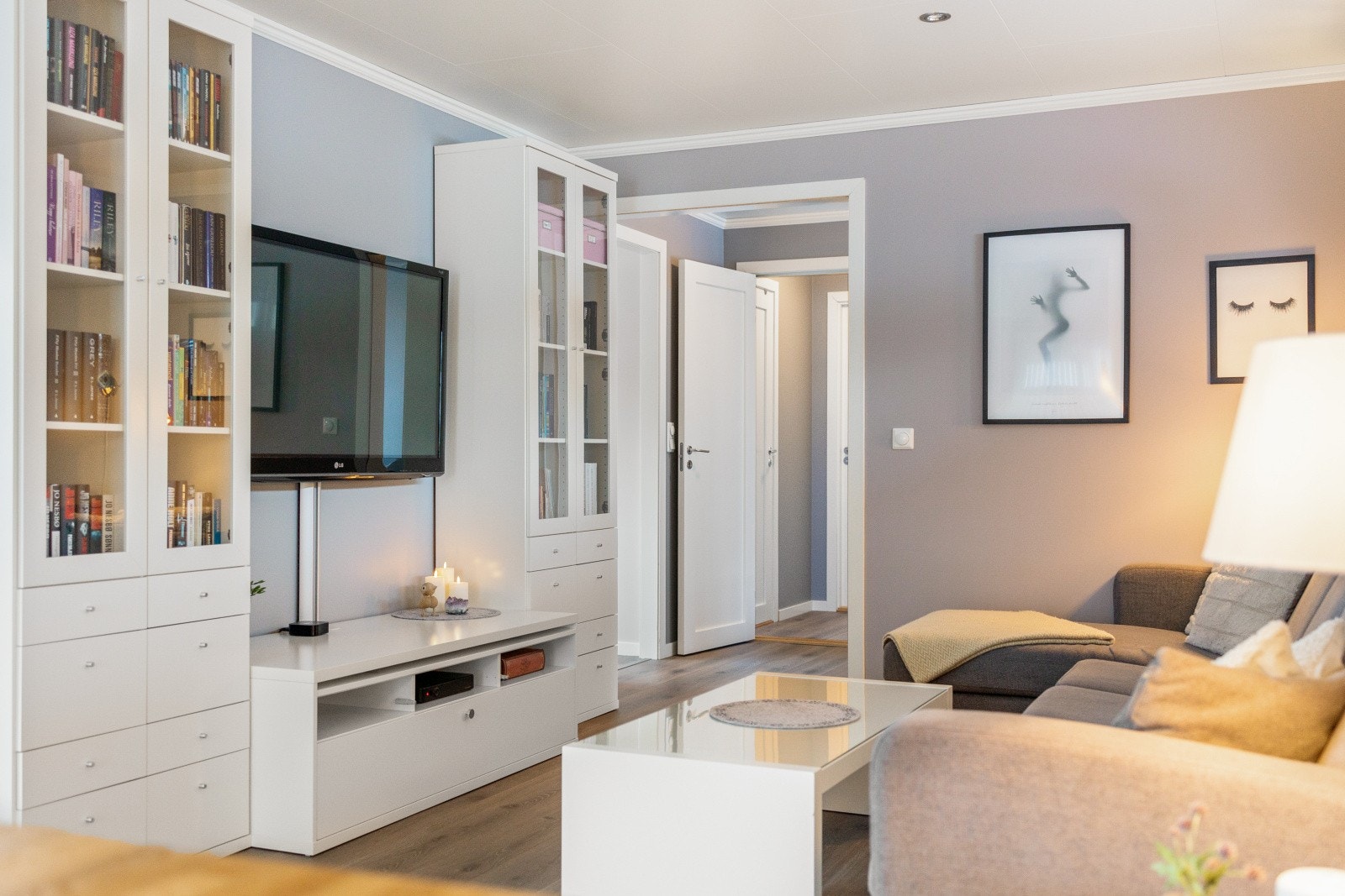 Gjennomgående for boligen er lune og delikate fargetoner som harmonere godt sammen med hverandre Galleribilde