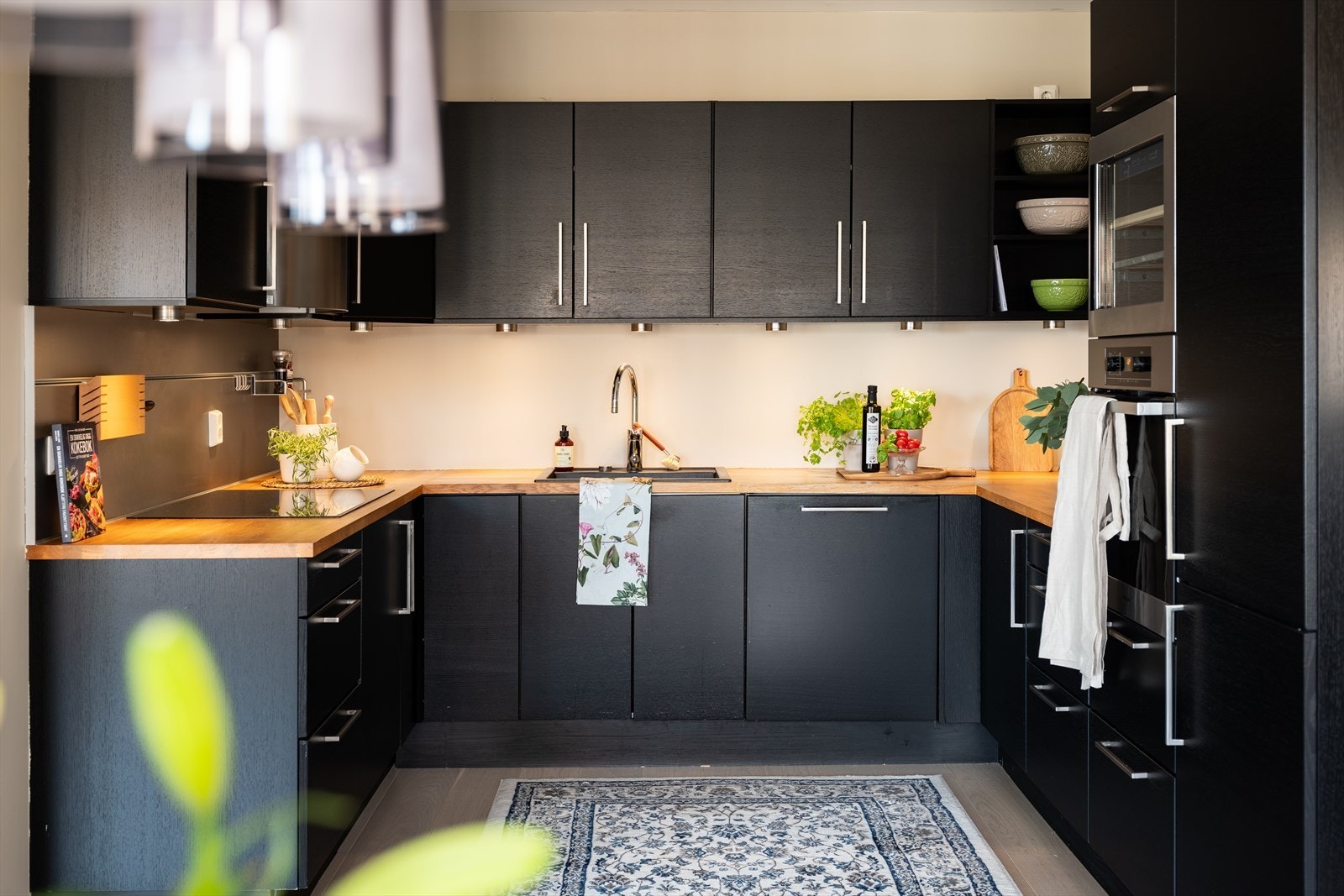 Takstmann har vurdert kjøkkenet til tilstandsgrad 1, og det anses dermed å holde en gjennomgående moderne standard. Galleribilde