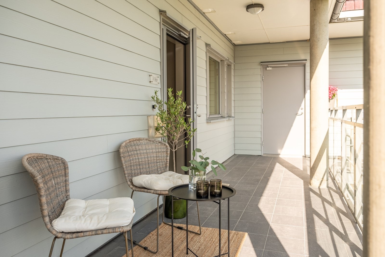 Det er også anledning til å benytte seg av svalgangen dersom man vil nyte morgensola. Galleribilde