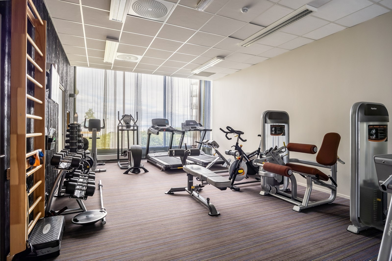 I servicebygget finner du blant annet et velutstyrt treningsrom og et selskapslokale som kan leies. Galleribilde