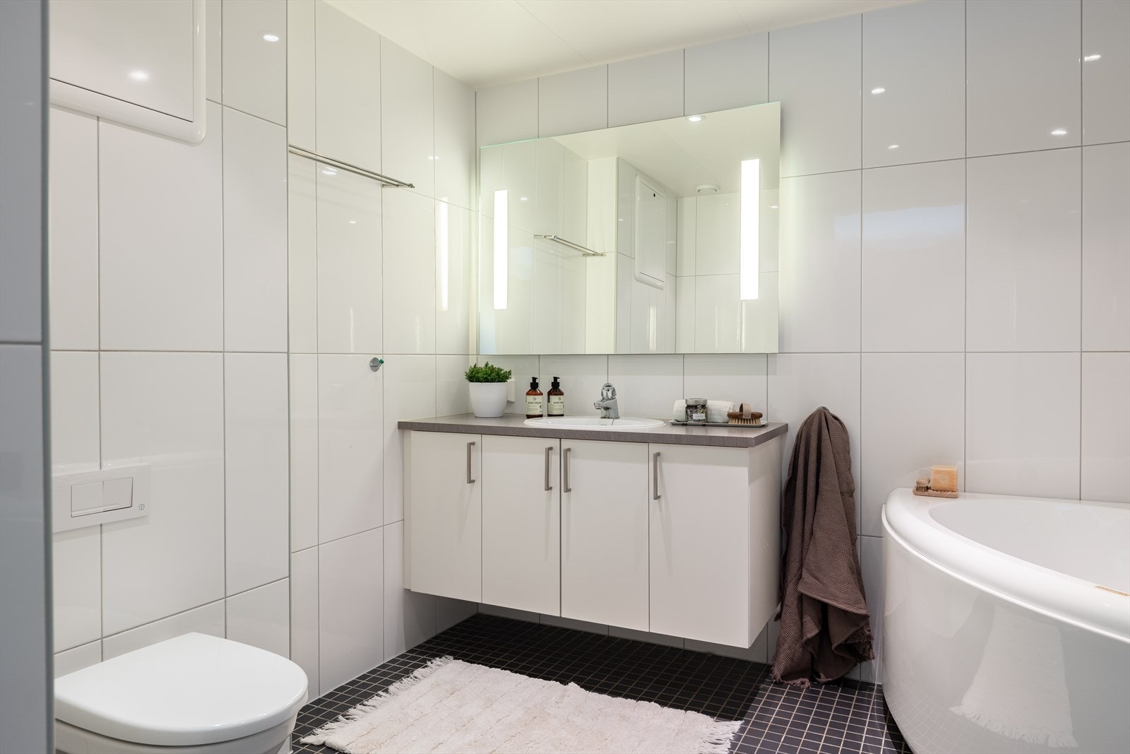 Badet er vurdert til tilstandsgrad 1 av takstmann, og anses dermed å holde en bra standard. Galleribilde