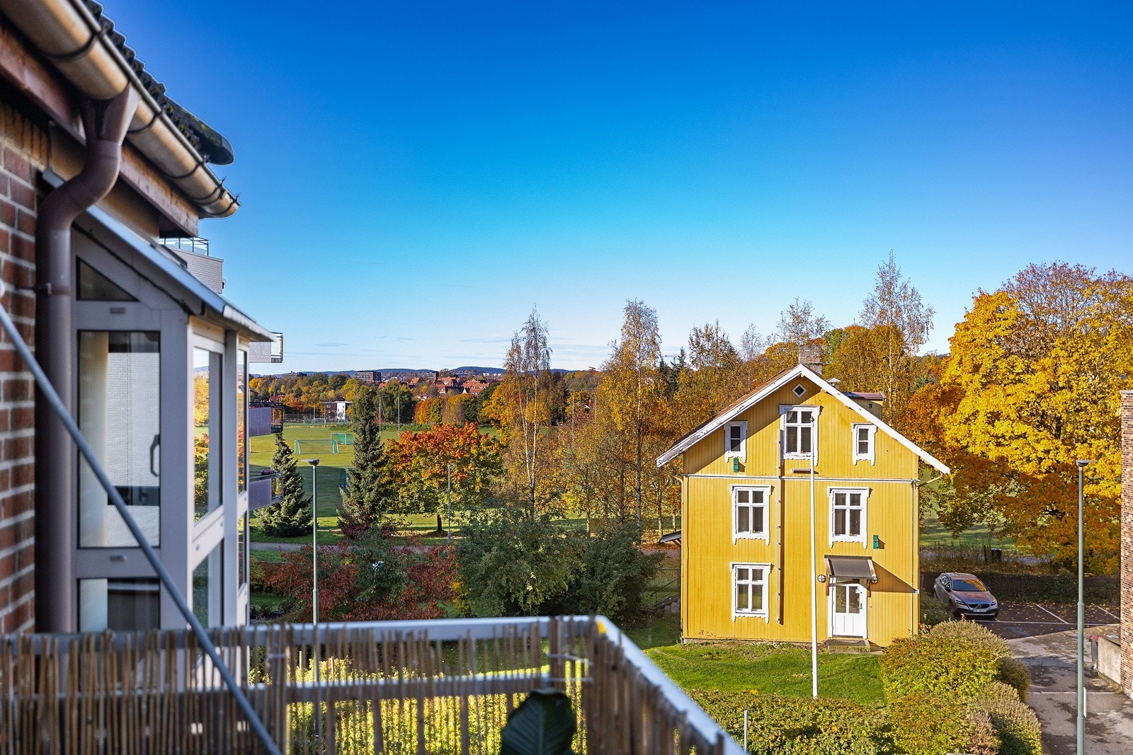 Det er tillatt med gass- og elektrisk grill på balkongen. Galleribilde