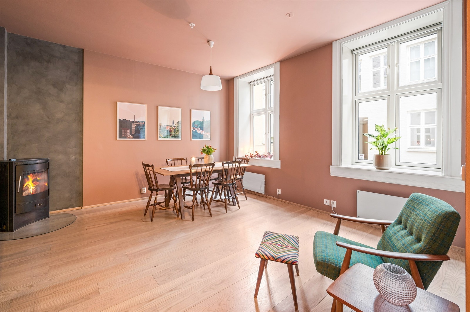 Leiligheten oppleves luftig med sin gode takhøyde på hele 2,75m. Galleribilde