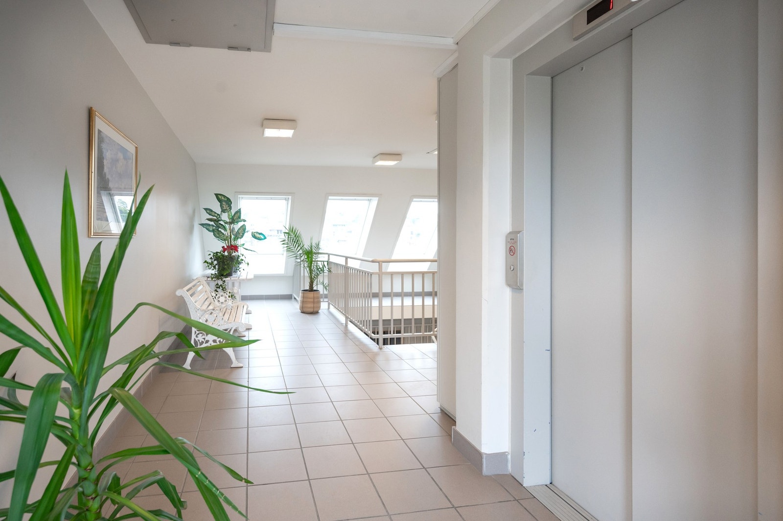 Det er heis i bygget som tar deg direkte ned til garasjekjelleren. Galleribilde