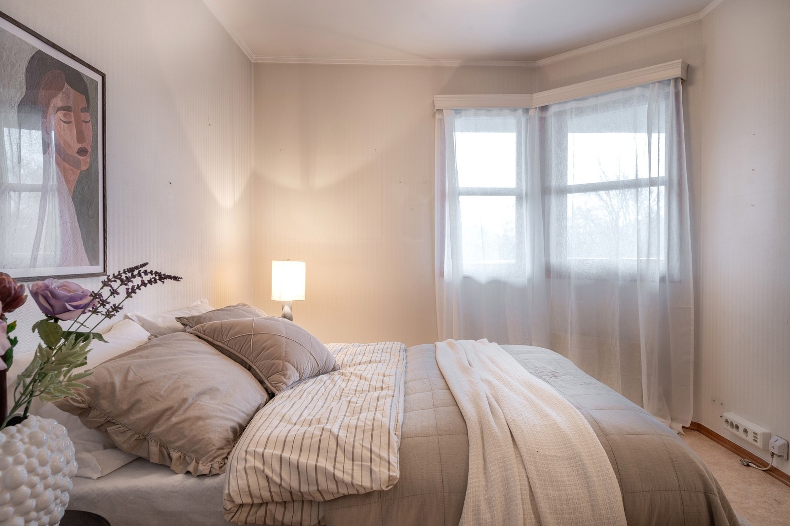 Soverommene ligger mot øst, inn mot sameiets bakgård og Lykkebergparken. Galleribilde