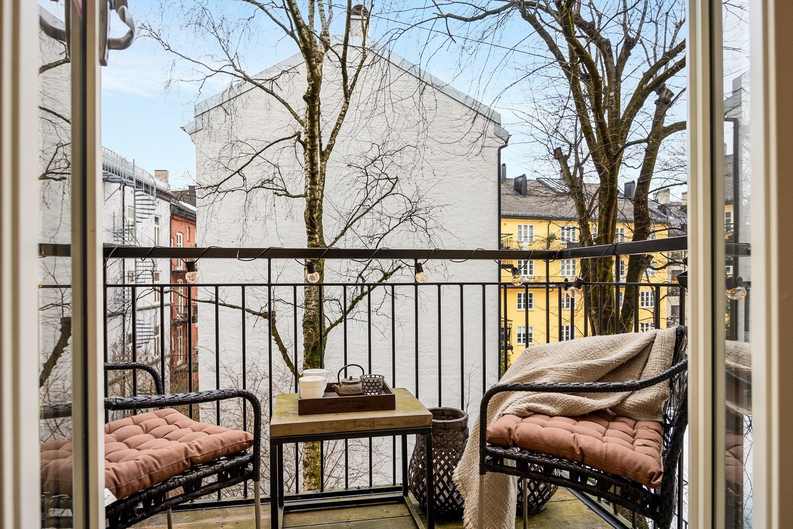 Leiligheten har også en herlig balkong på ca. 2,6 m², vendt mot den indre gårdsplassen. Galleribilde