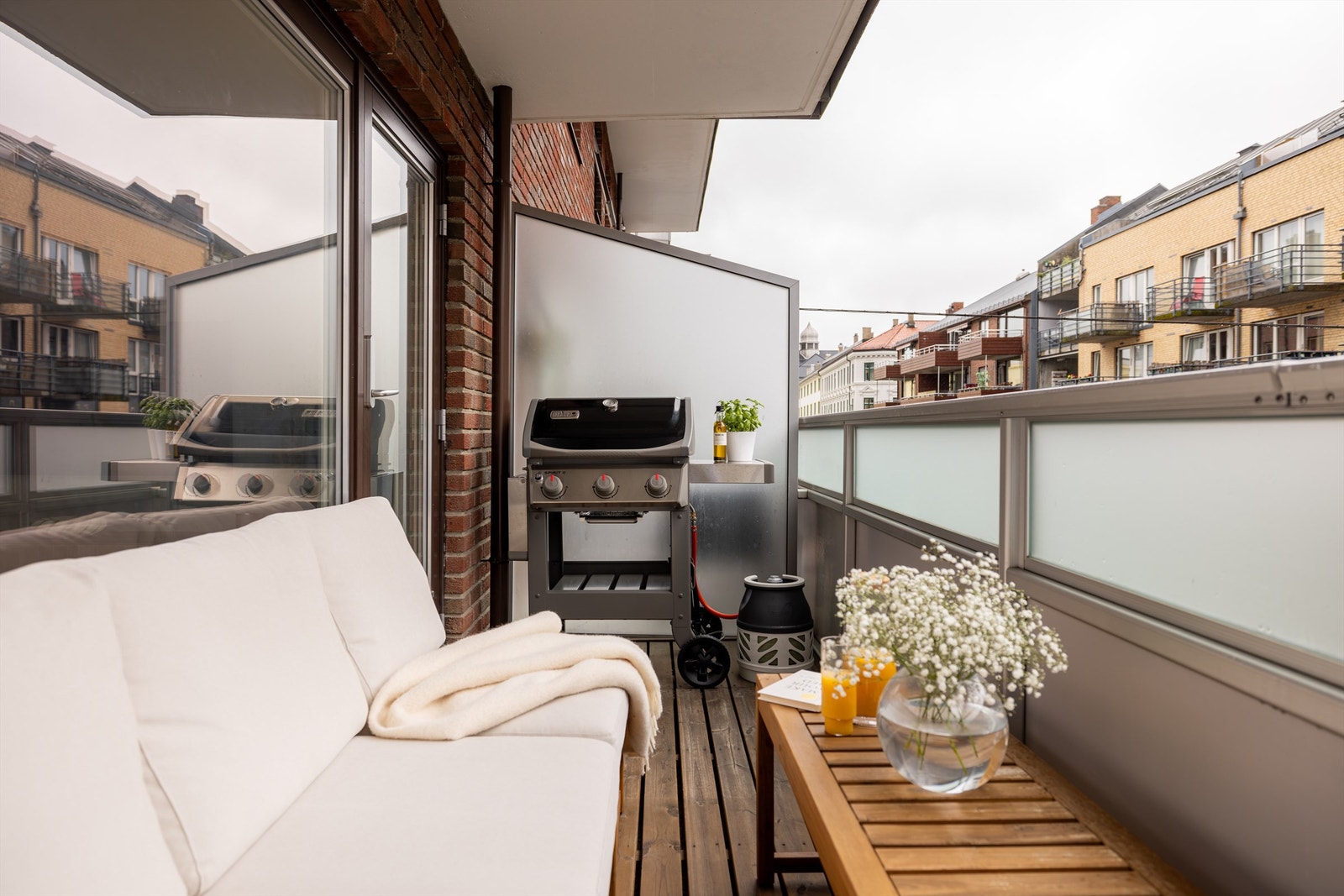 6,5 kvm. balkong med morgen og dagsol. Galleribilde