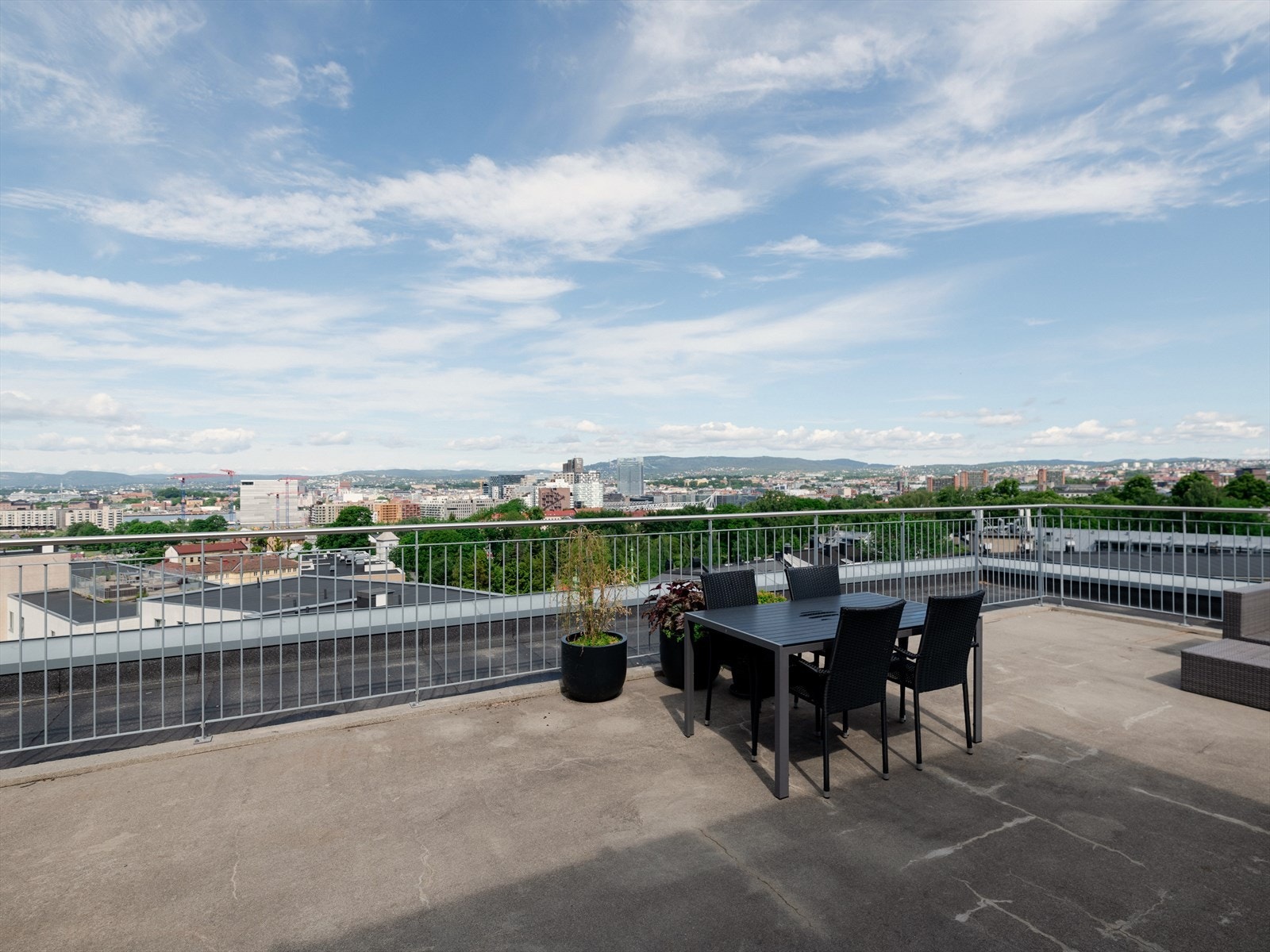 Her kan du nyte late sommerkvelder med venner eller naboer. Galleribilde