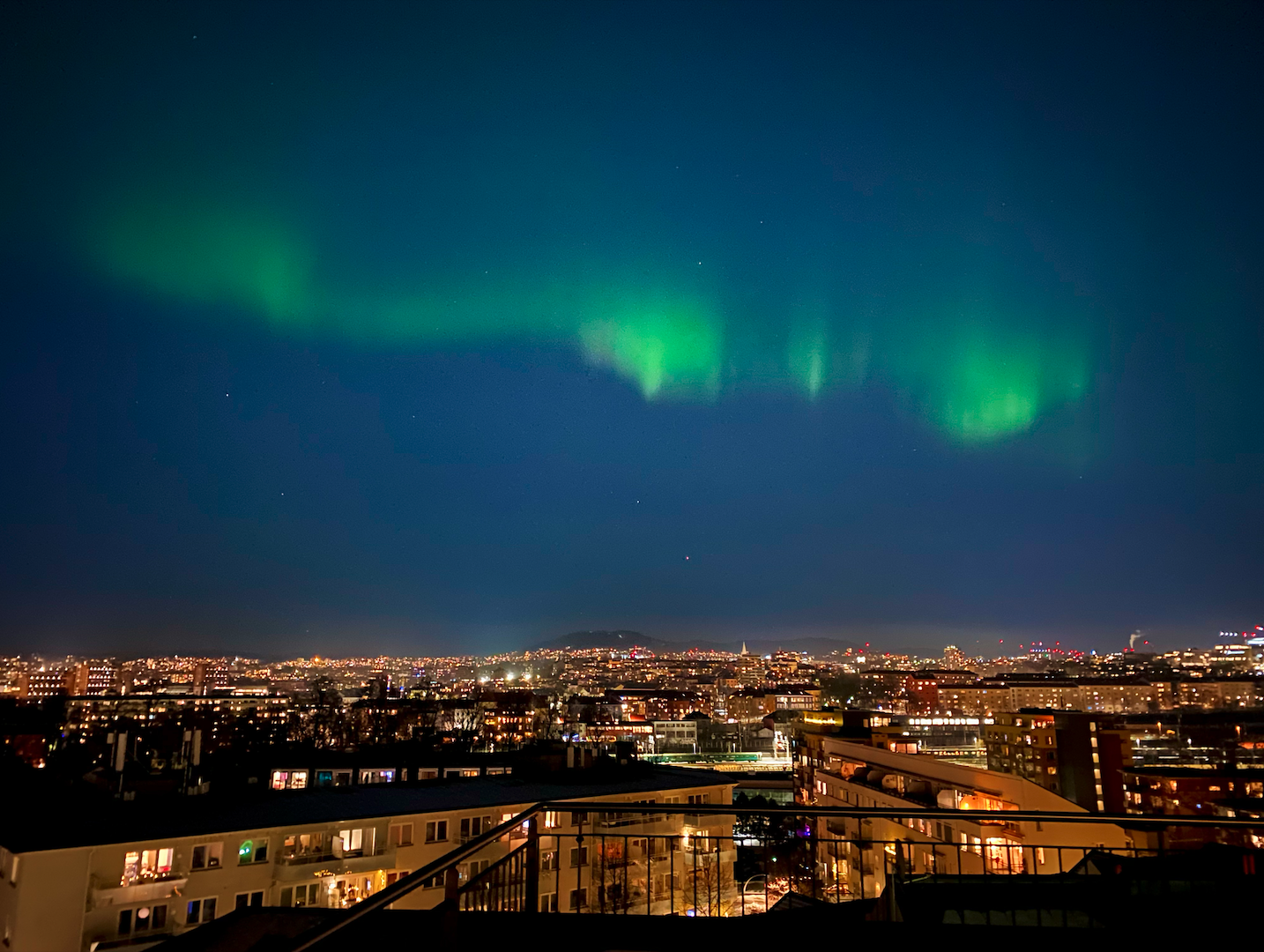 Nordlys sett fra takterrassen. Galleribilde