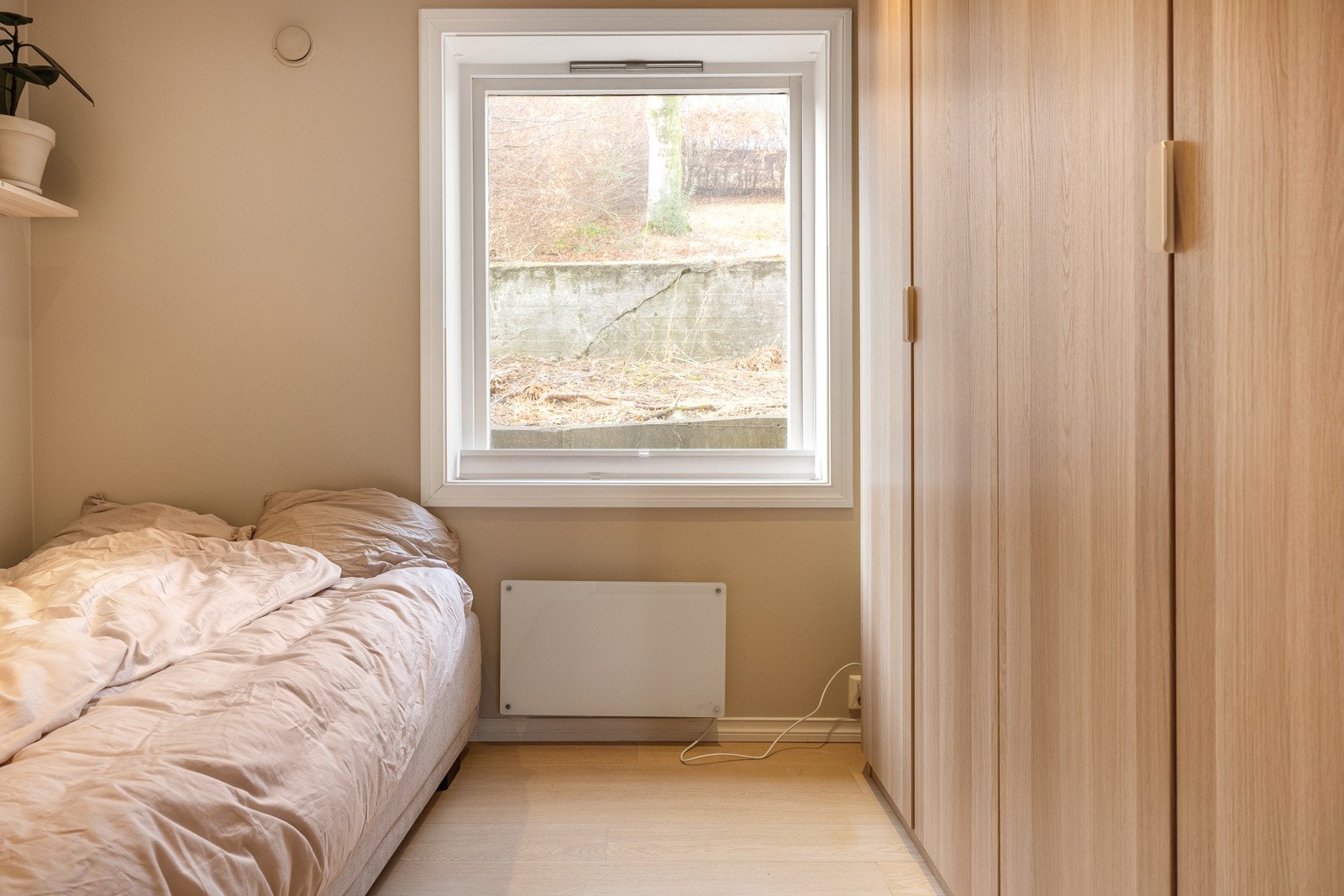 I garderobeskapet er det gode oppbevaringsmuligheter. Galleribilde