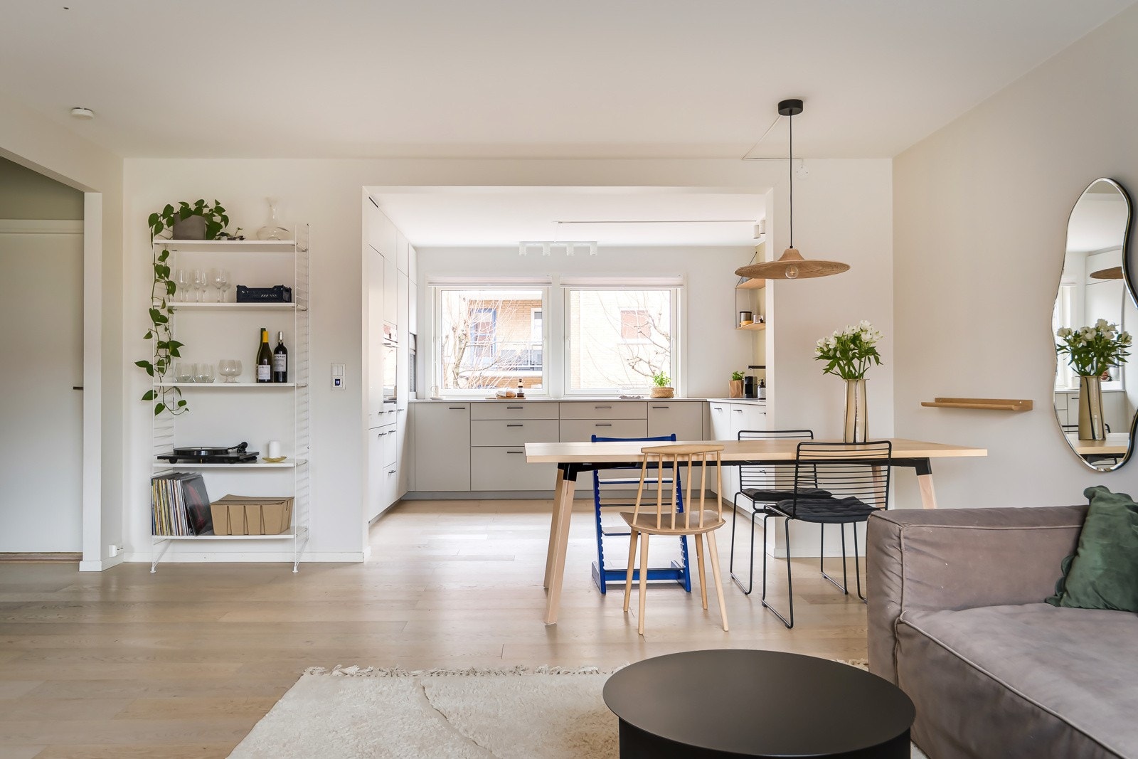 Varmtvann, internett og kabel-tv er inkludert i felleskostnadene. Fjoh! Det kommer godt med i disse tider. Galleribilde