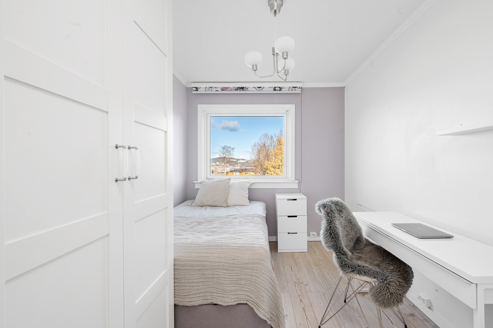 Soverom 2 passer godt som barnerom, gjesterom eller hjemmekontor. Galleribilde
