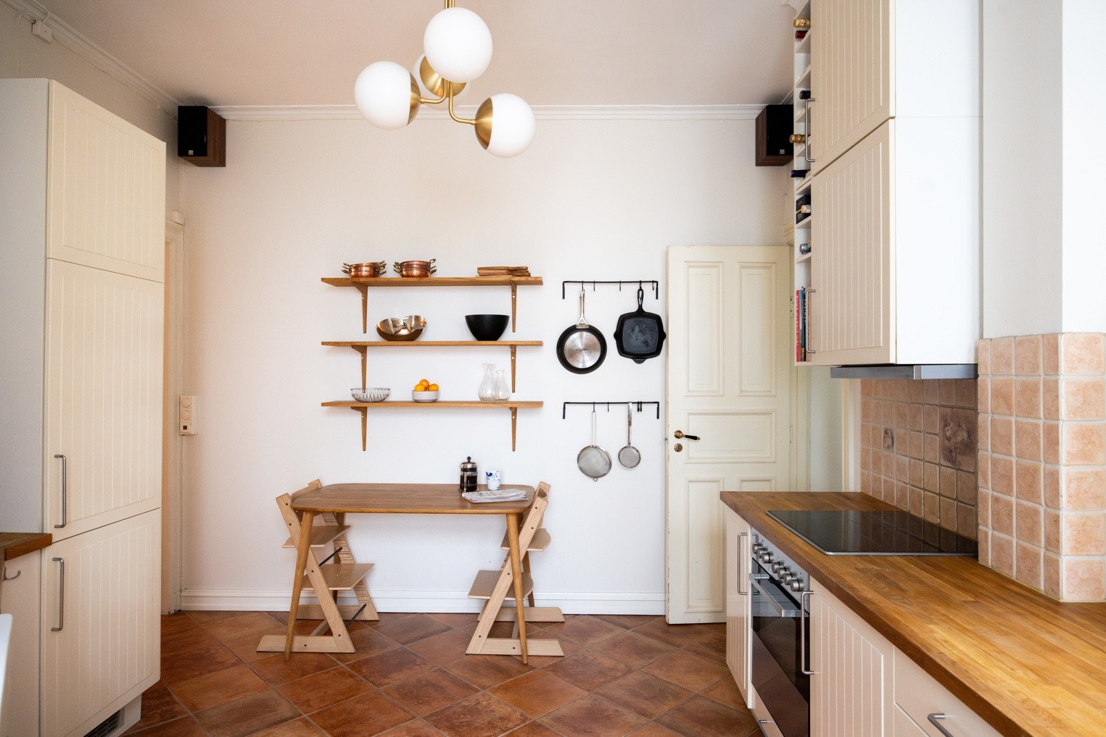 Det er også plass til et lite frokostbord. Galleribilde