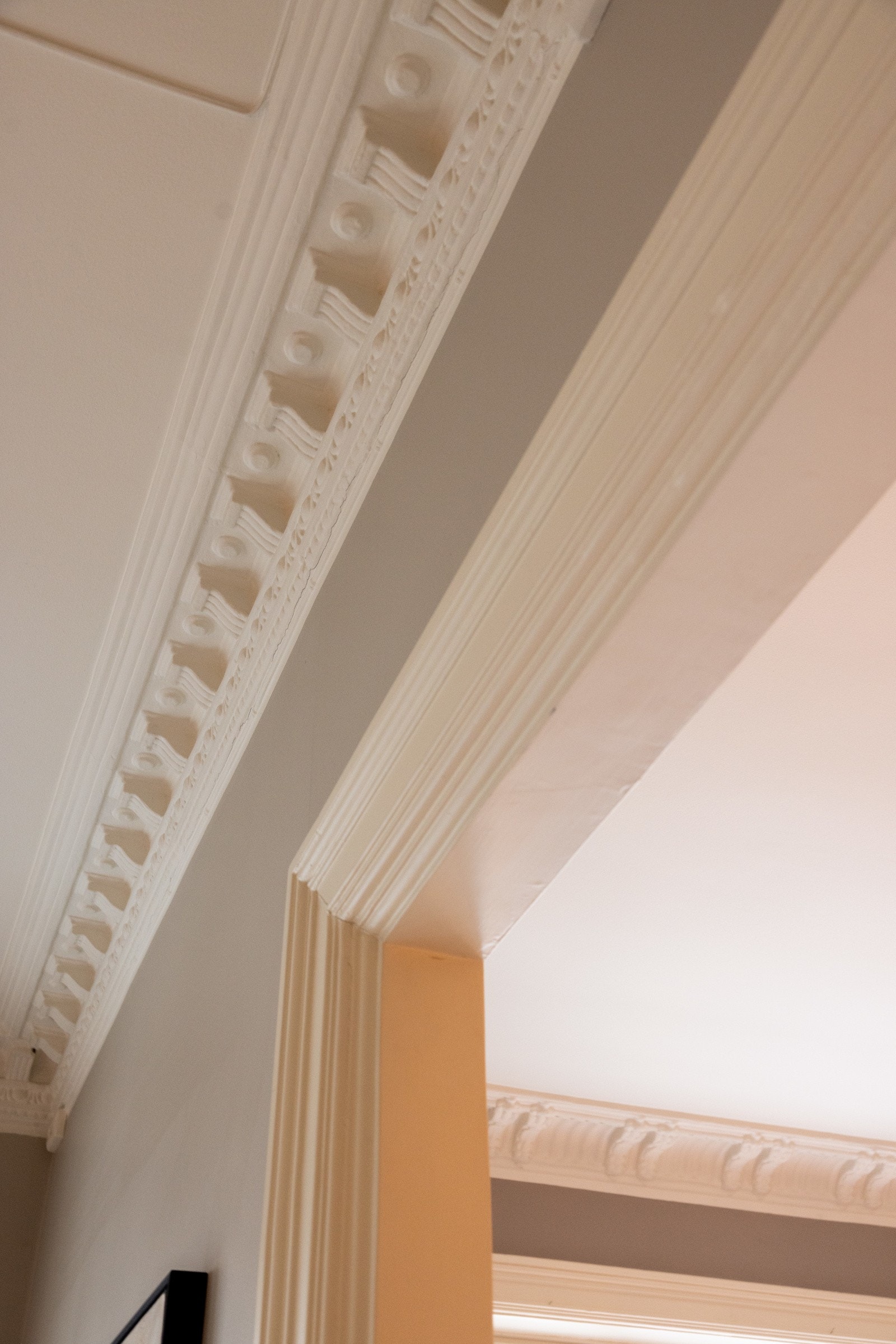 Nydelige, klassiske detaljer som rosett og stukkatur. Galleribilde