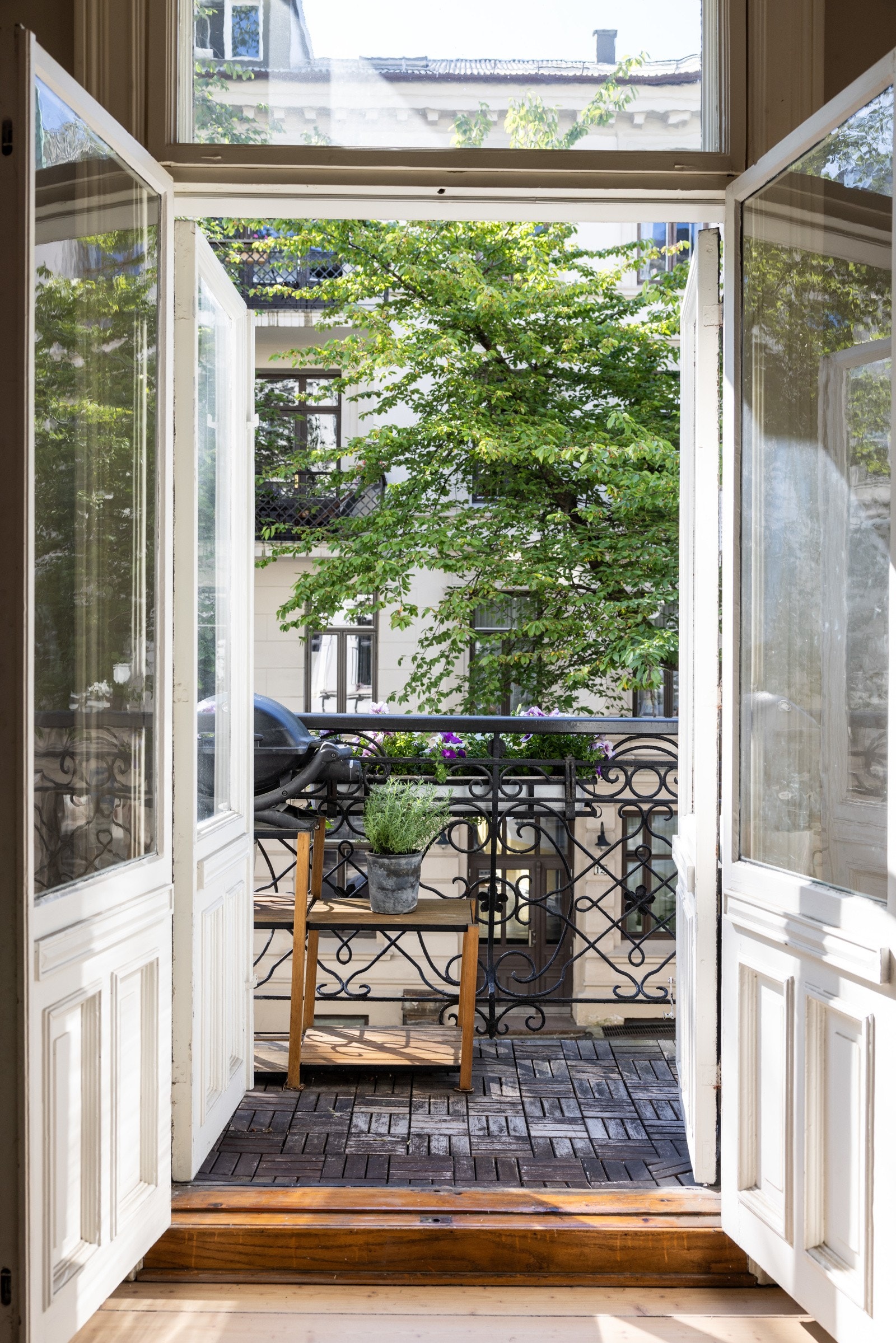 Fra stuen er det adkomst til en nydelig, vestvendt balkong. Galleribilde