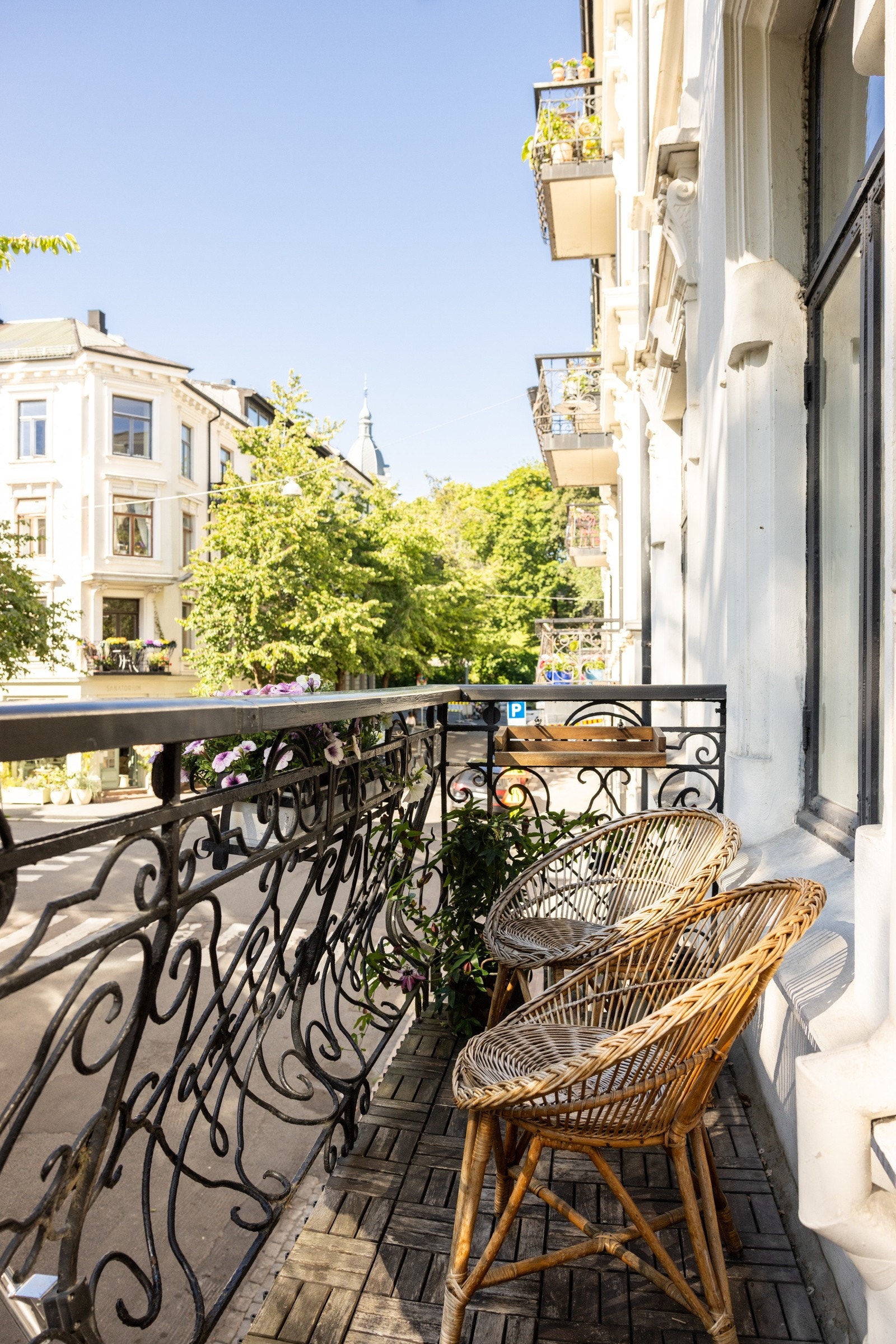 Plass til utemøblement og beplantning. Galleribilde