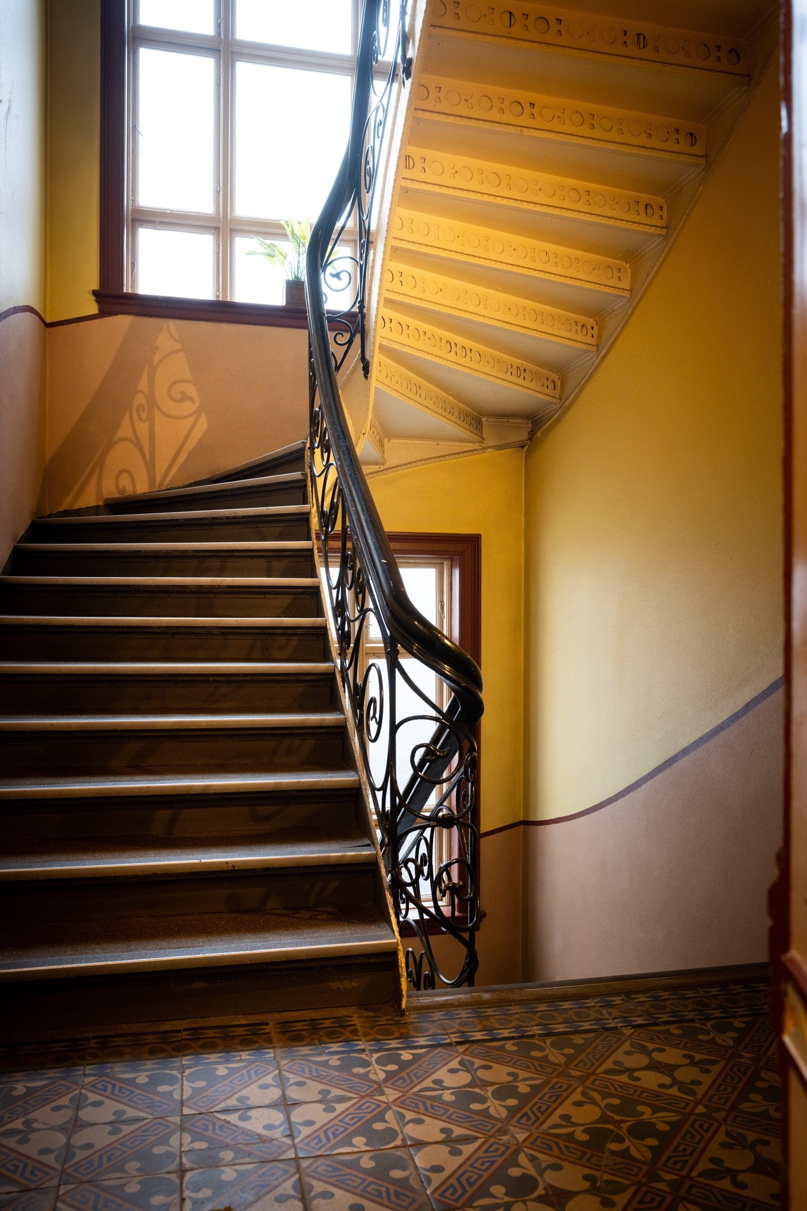 Pen og representativ trappoppgang. Galleribilde