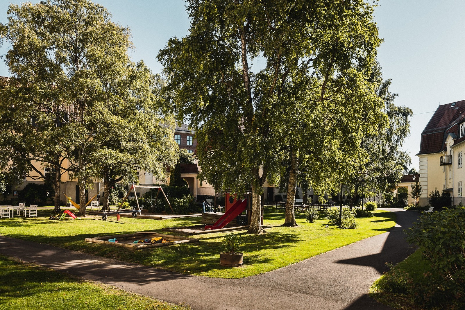 Bo godt i Lindern Hageby med parkmessig bakgård. Galleribilde