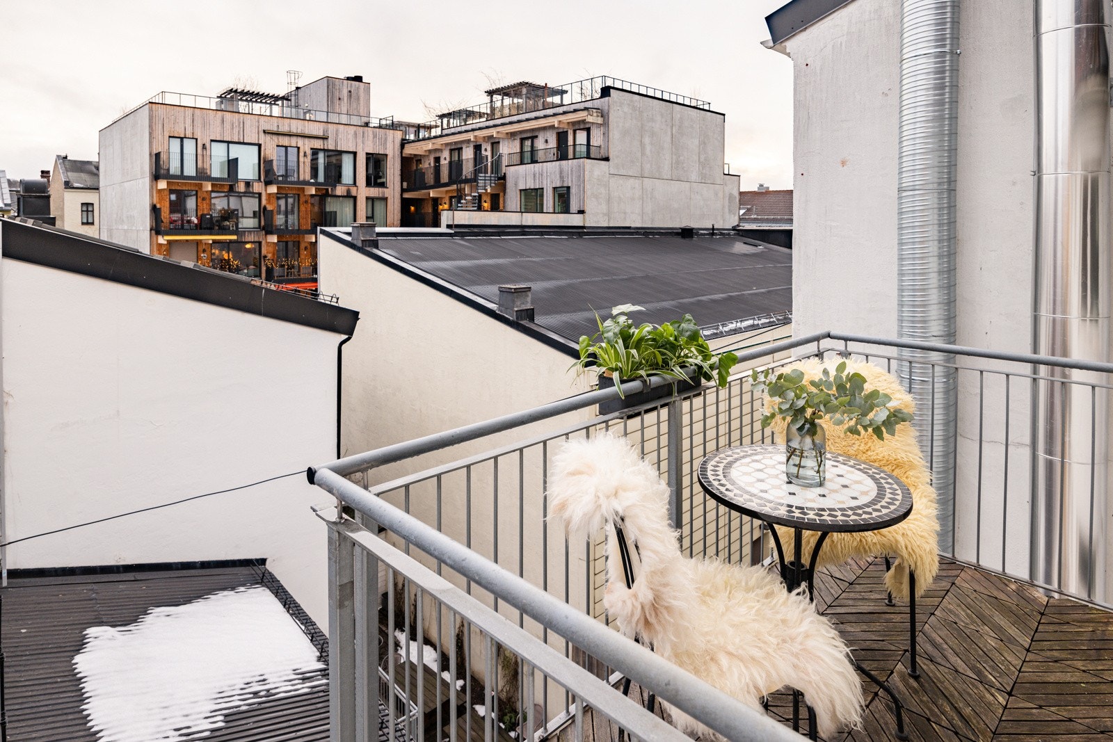 Leilighetens balkong ligger i østvendt retning og har dermed morgen/formiddagssol. Galleribilde