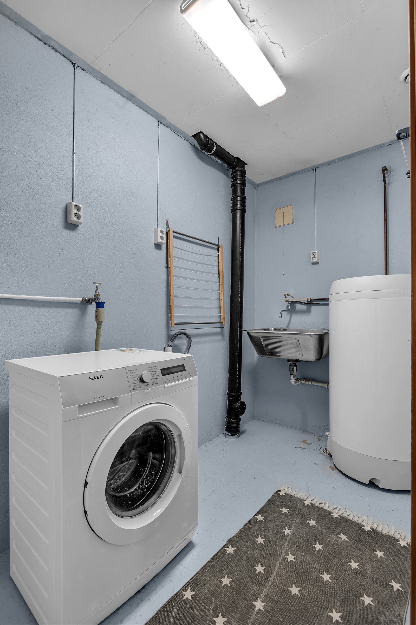 Boligens vaskerom er også i denne etasjen Galleribilde
