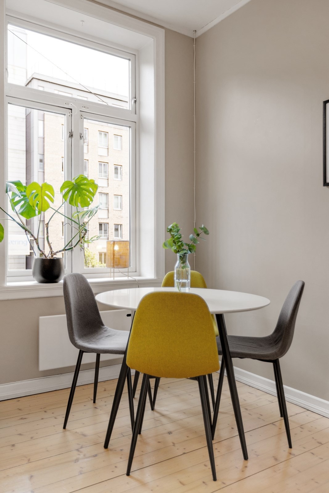 I stuen er det også plass til et stort spisebord dersom det er ønskelig. Galleribilde