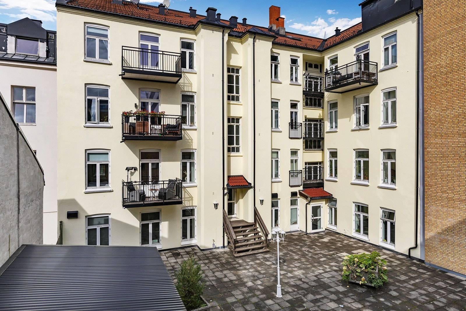 Bakgård Galleribilde