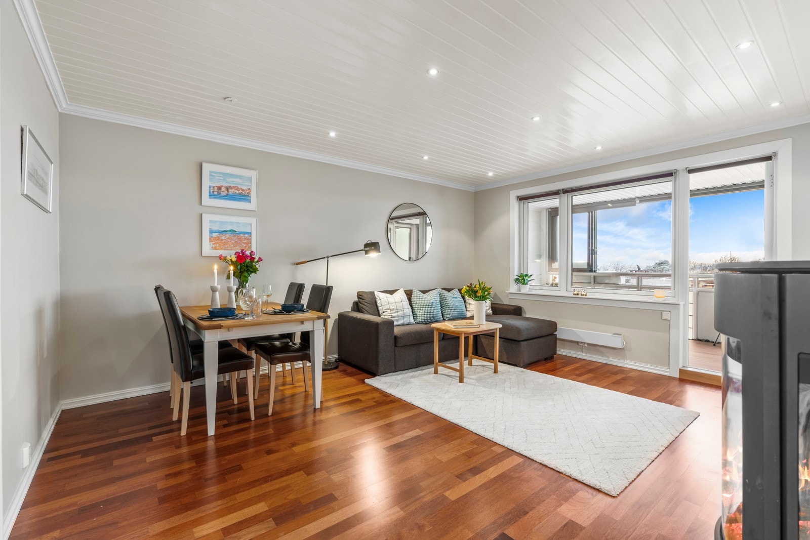 Pipeløpene i borettslaget ble rehabilitert i 2014 og internett via fiber (1000/1000 Mbps) er inkludert i felleskostnadene. Galleribilde