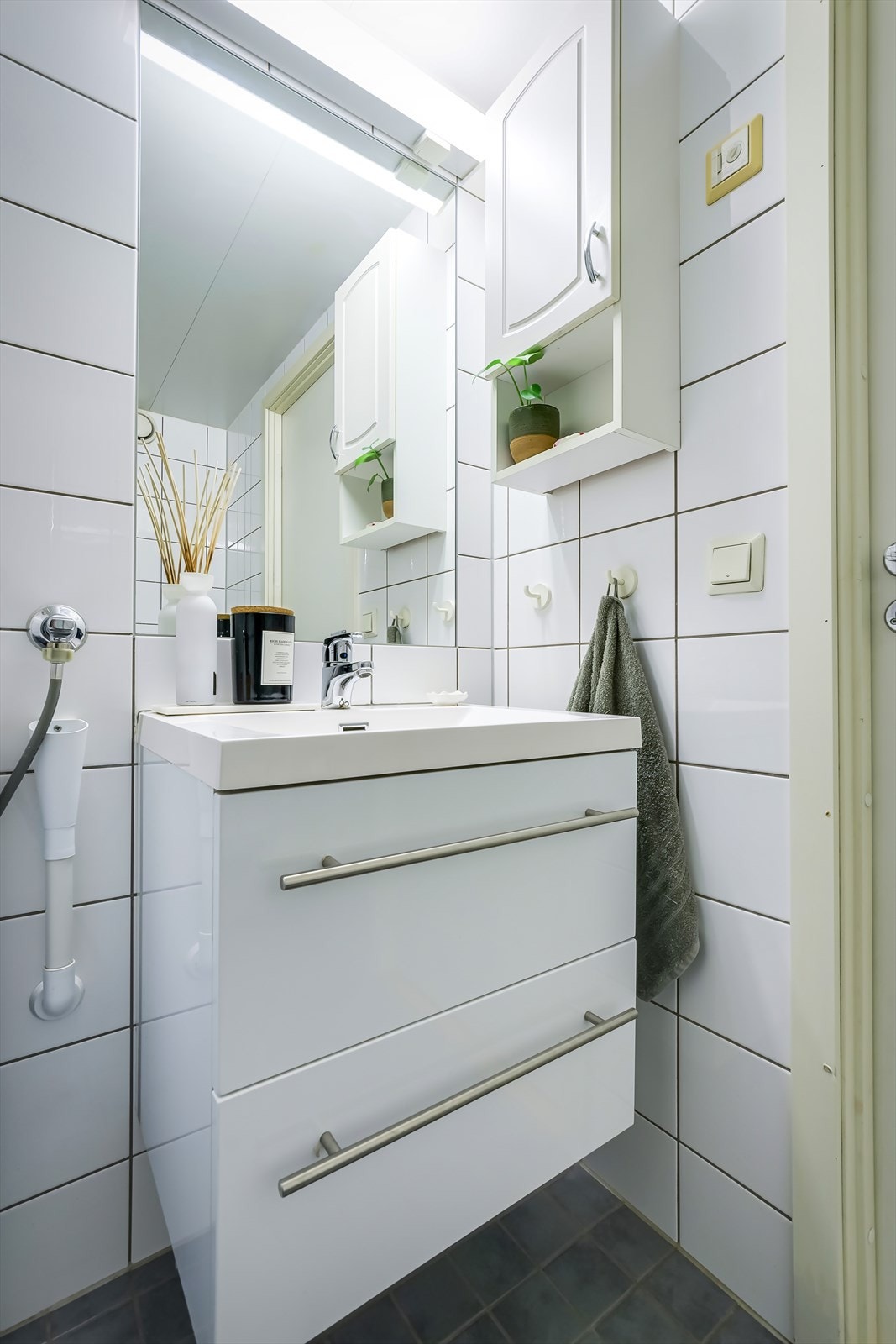 Det er gulvvarme og opplegg for vaskemaskin. Galleribilde