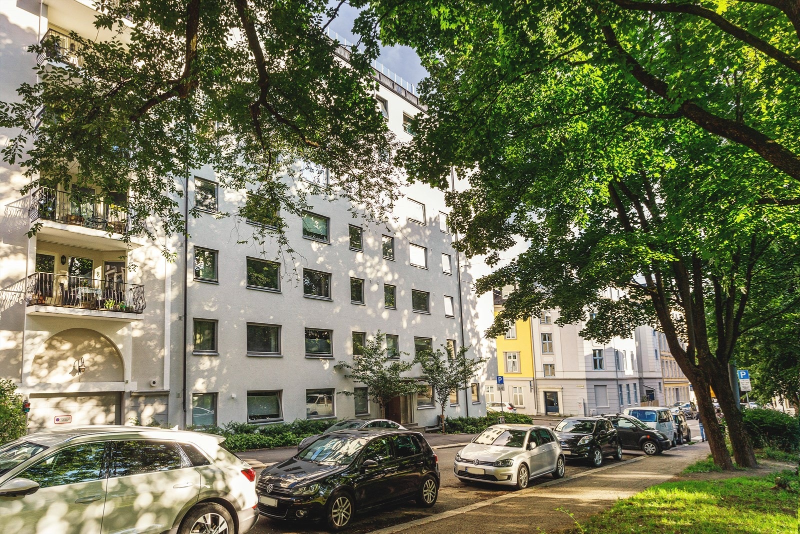 Aksjeselskapet består av 108 leiligheter på over 8 etasjer. Galleribilde
