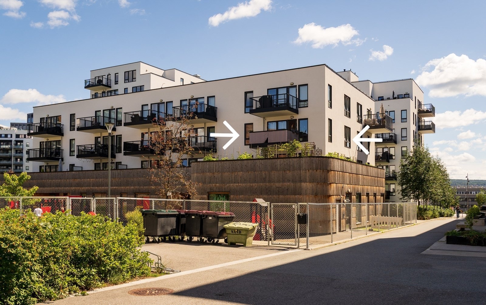 Boligen har en god intern beliggenhet med god avstand til naboer og fin/fri utsikt. Galleribilde