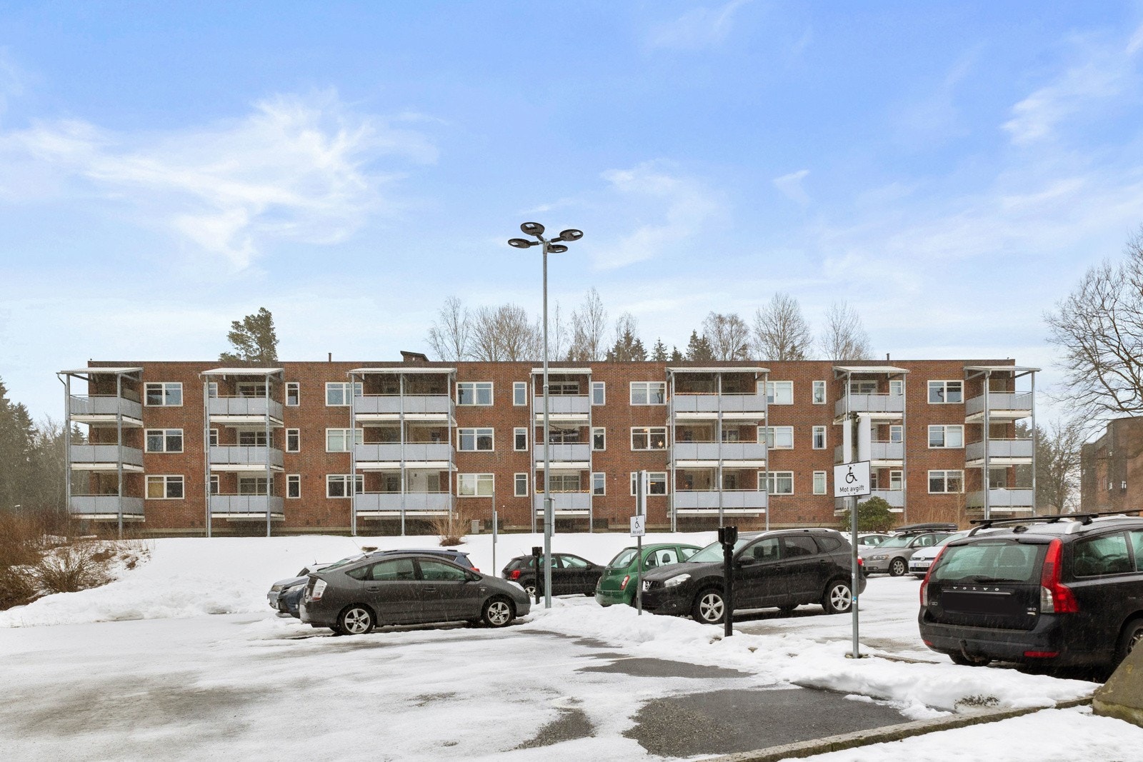 Sentral beliggenhet i Ås rett ved NMBU, med gode kollektivforbindelser med tog og buss Galleribilde