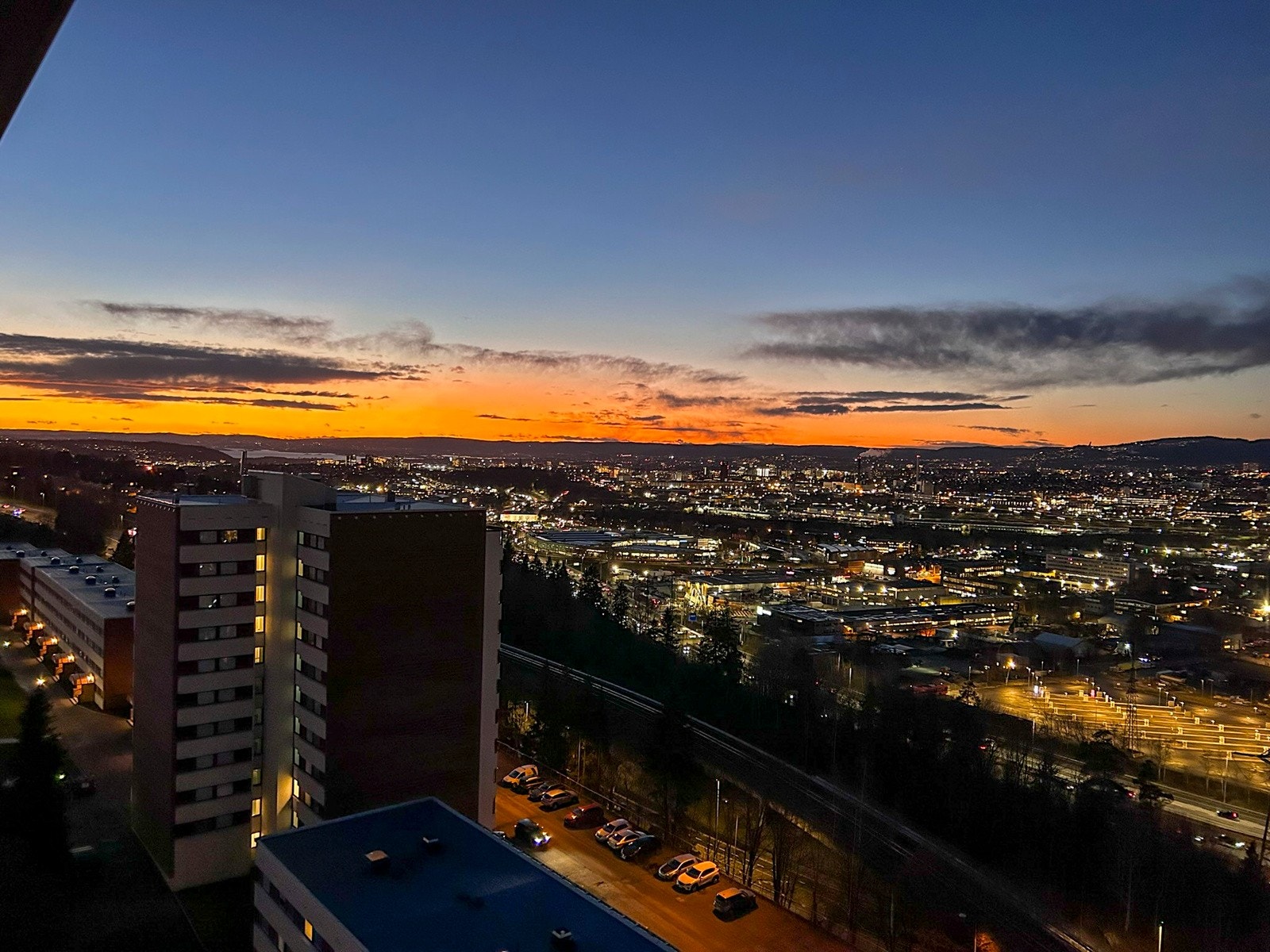 Utsiktsbilde fra selger - Her kan man se byen lyse opp! Galleribilde