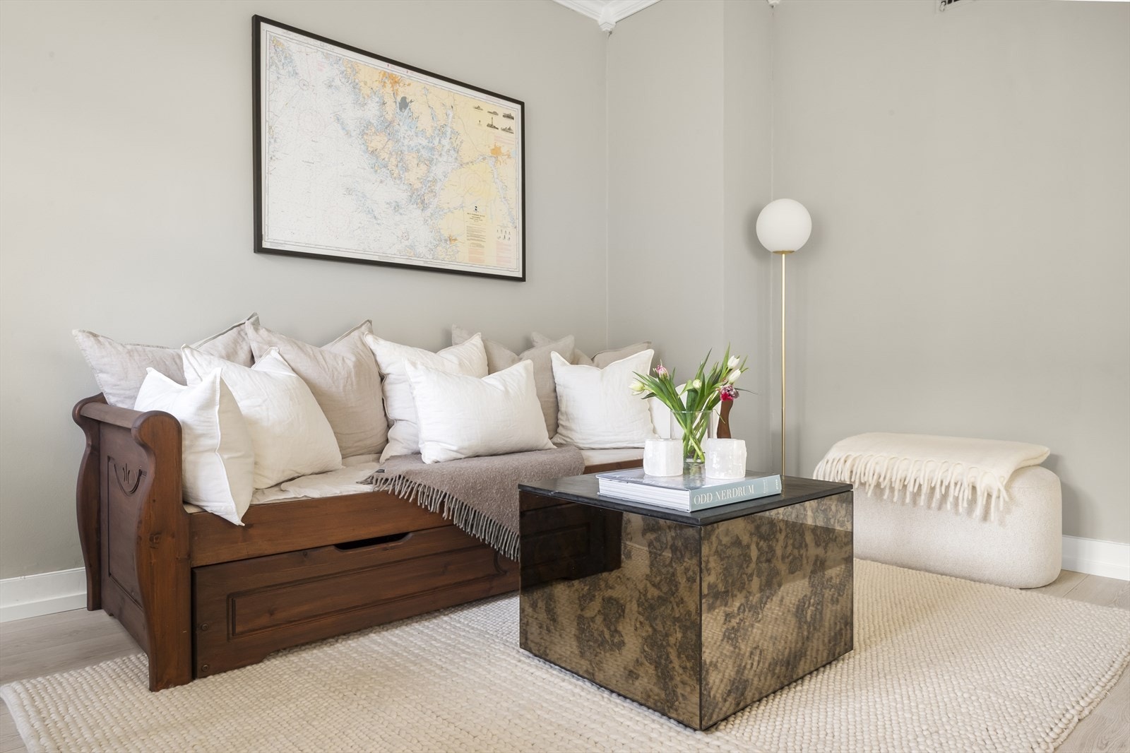 Leiligheten ligger i 2. etasje og inneholder entré, bad, kjøkken, soverom og stue. Galleribilde