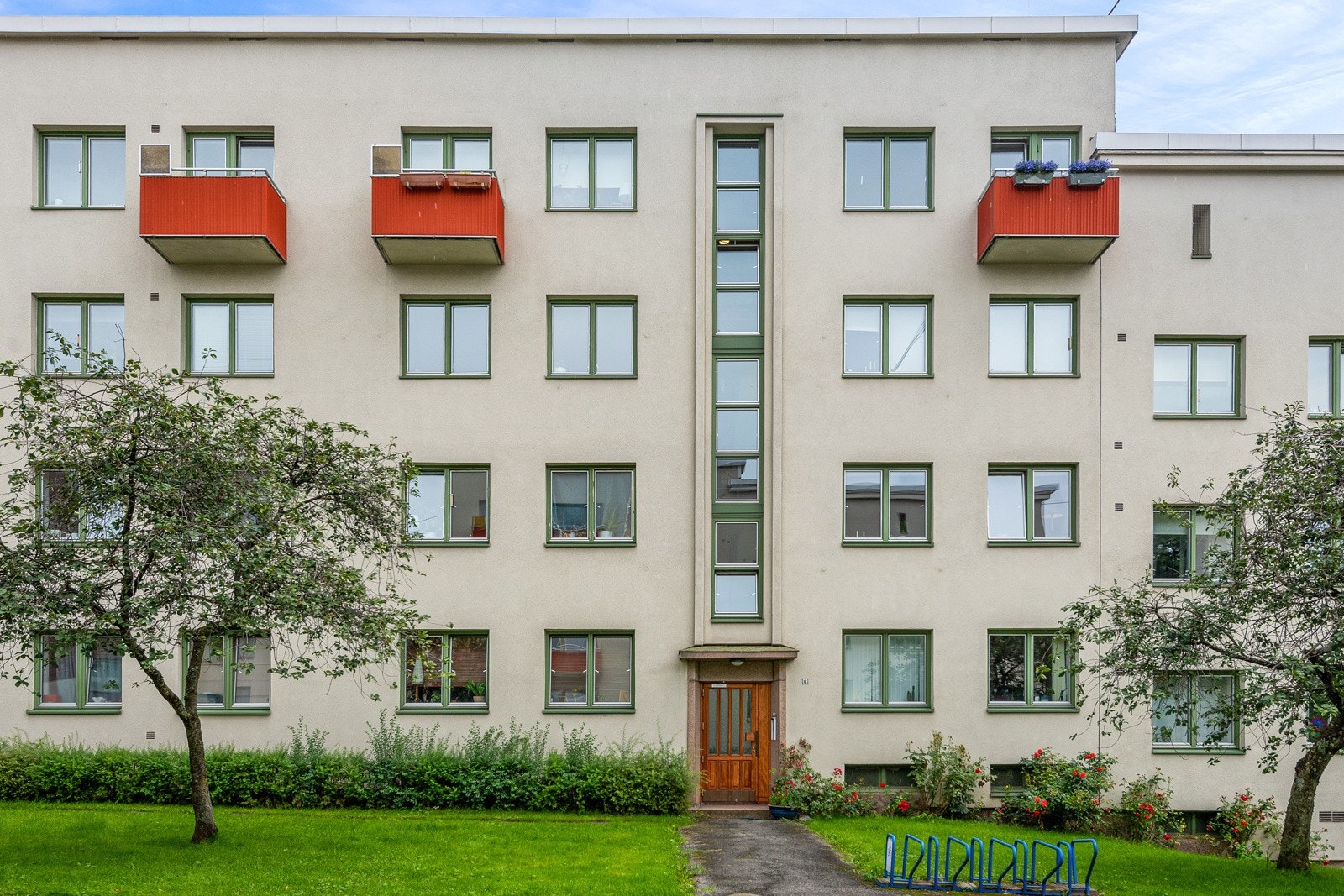 Her bor du med rolig og med gangavstand til alt av fasiliteter, grønne lunger og et utbredt kollektivtilbud. Galleribilde