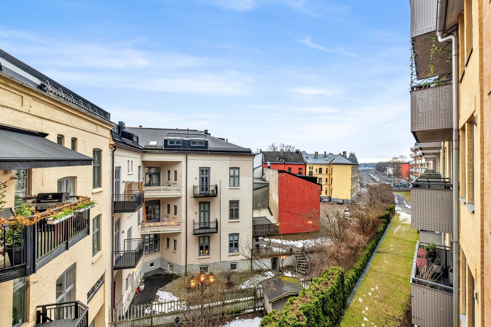 Her bor man skjermet til i en bilfri gate med kort vei til "alt" byen har å by på. Galleribilde