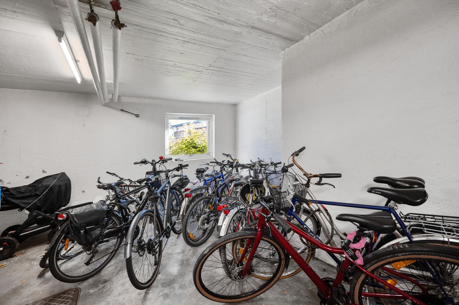 Mulighet for oppbevaring av sykkel i sykkelbod. Galleribilde